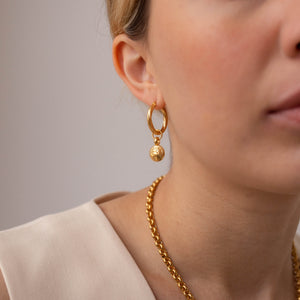 LIONESS PEBBLE TWISTED HOOPS
