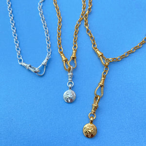 PEBBLE LIONESS CHARM