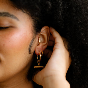 TWISTED T-BAR HOOP EARRINGS