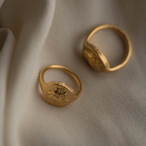 LIONESS COIN RING