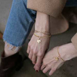 FLOWER HEART BRACELET ON DOUBLE CURB CHAIN