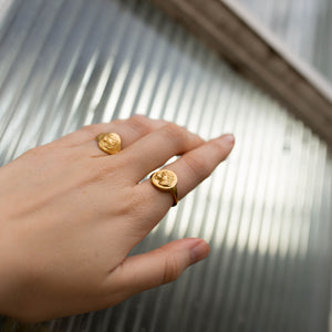 LIONESS COIN RING