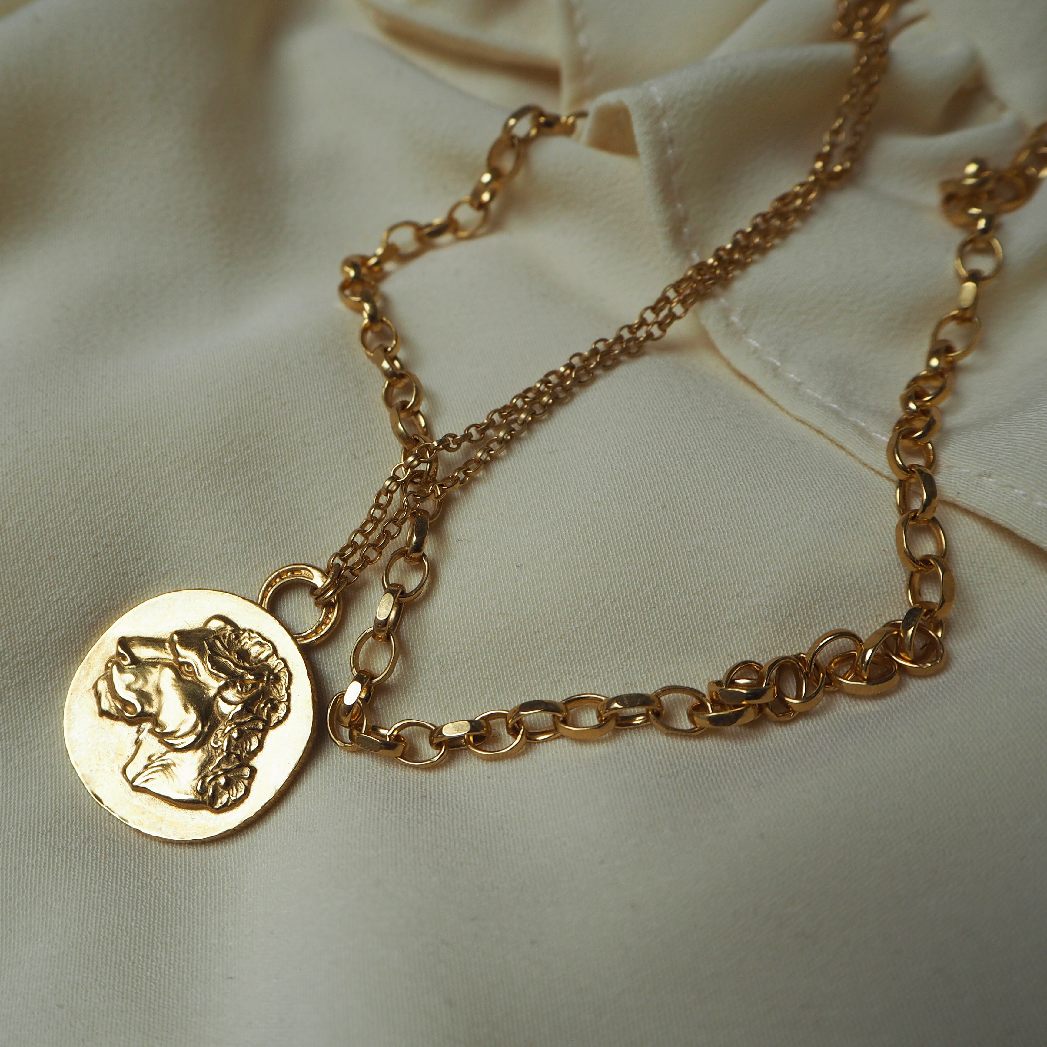 LARGE LIONESS COIN & CALI CHAIN
