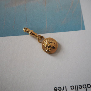 REVERSIBLE LIONESS CHARM